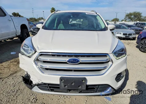 2019 Ford Escape Titanium z USA, uszkodzony, nr VIN 1FMCU0J99KUA26652
